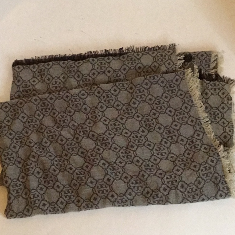 Tory Burch Mosaic Logo Jacquard Scarf in French Grey